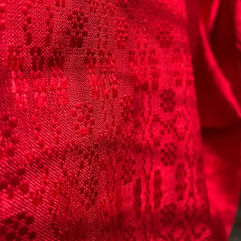 ...Esta tela se volvió tan popular y codiciada en China que el proceso de producción permaneció como uno de los secretos mejor guardados durante generaciones...